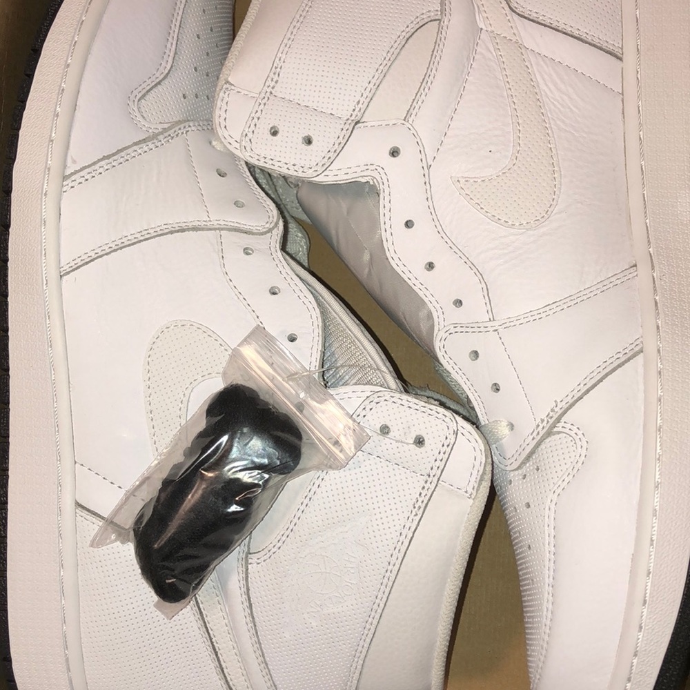.)Air Jordan 1 Retro High OG 555088 100 size 18